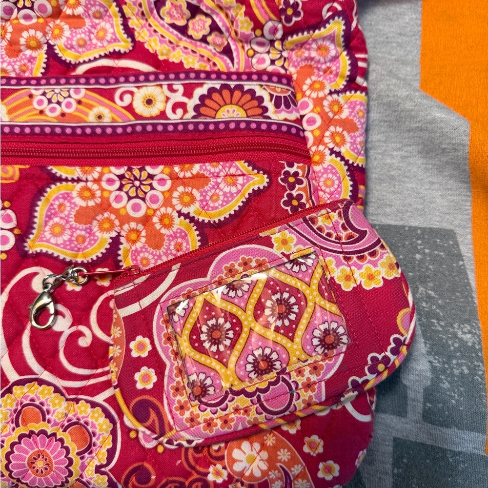 Vera Bradley strawberry Fizz Quilted Crossbody Bag with matching card holder - Picture 4 of 6